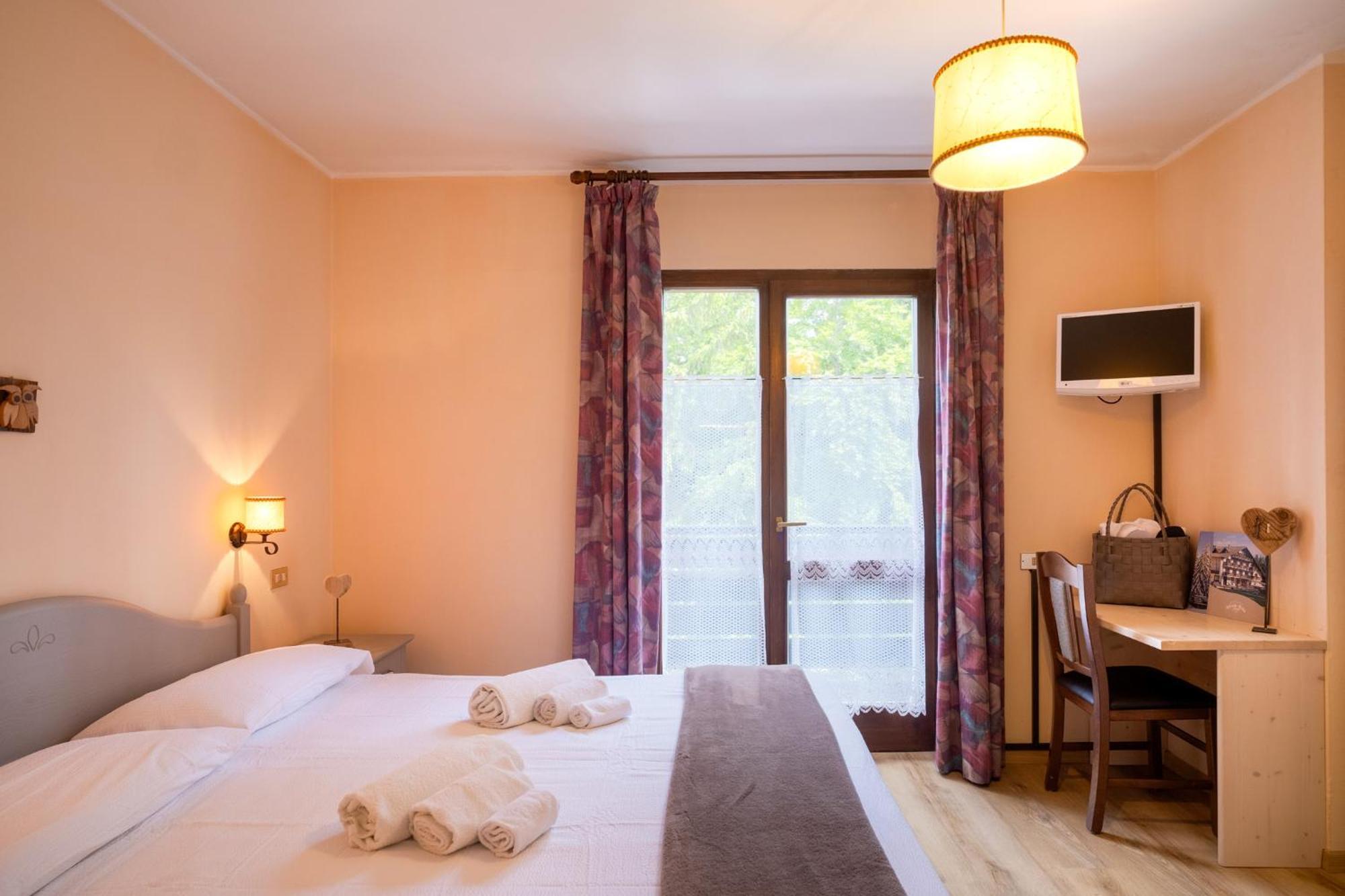 Hotel Piccola Baita Molveno Exterior photo
